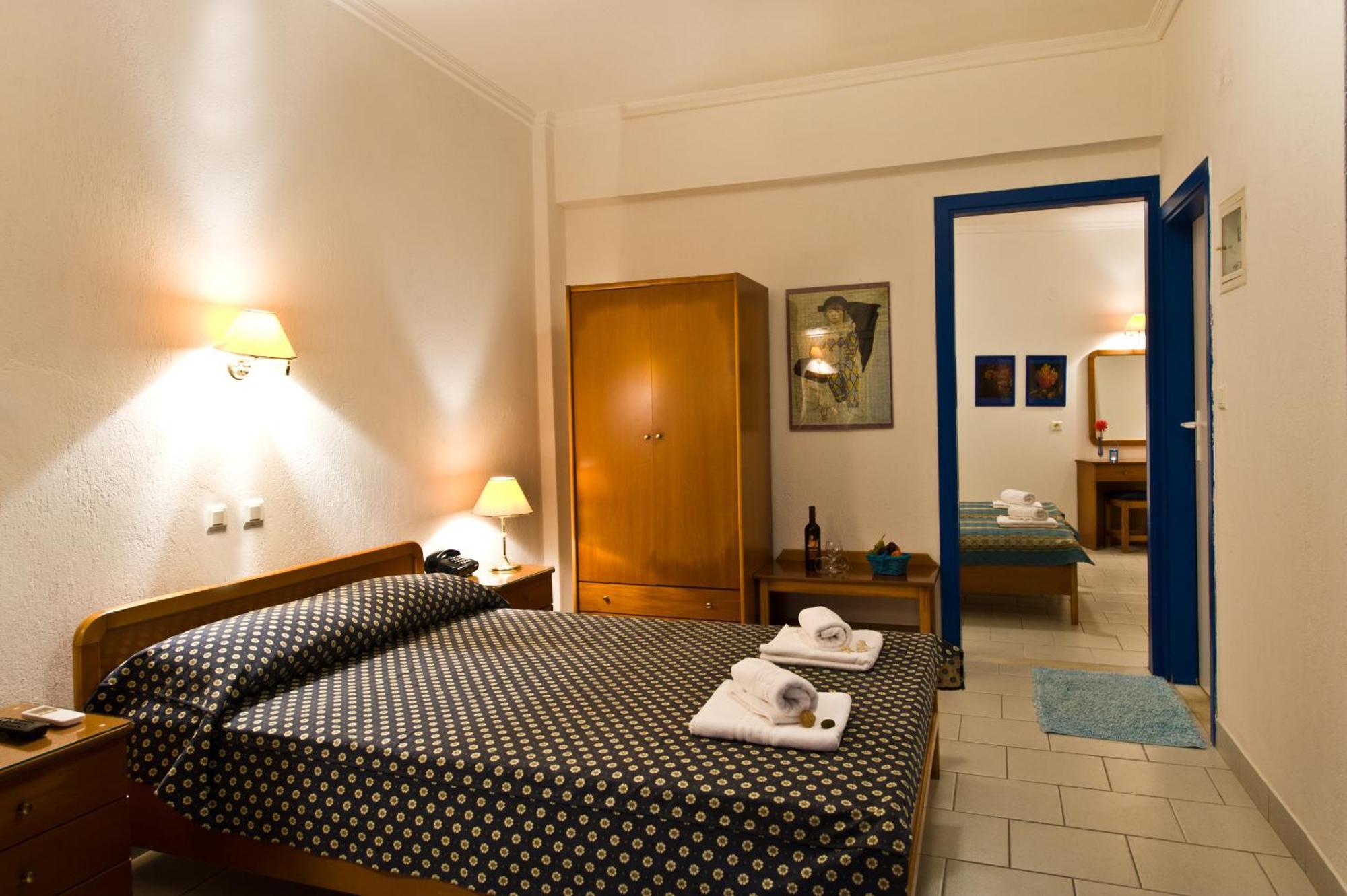 Lazaridis Luxury & *