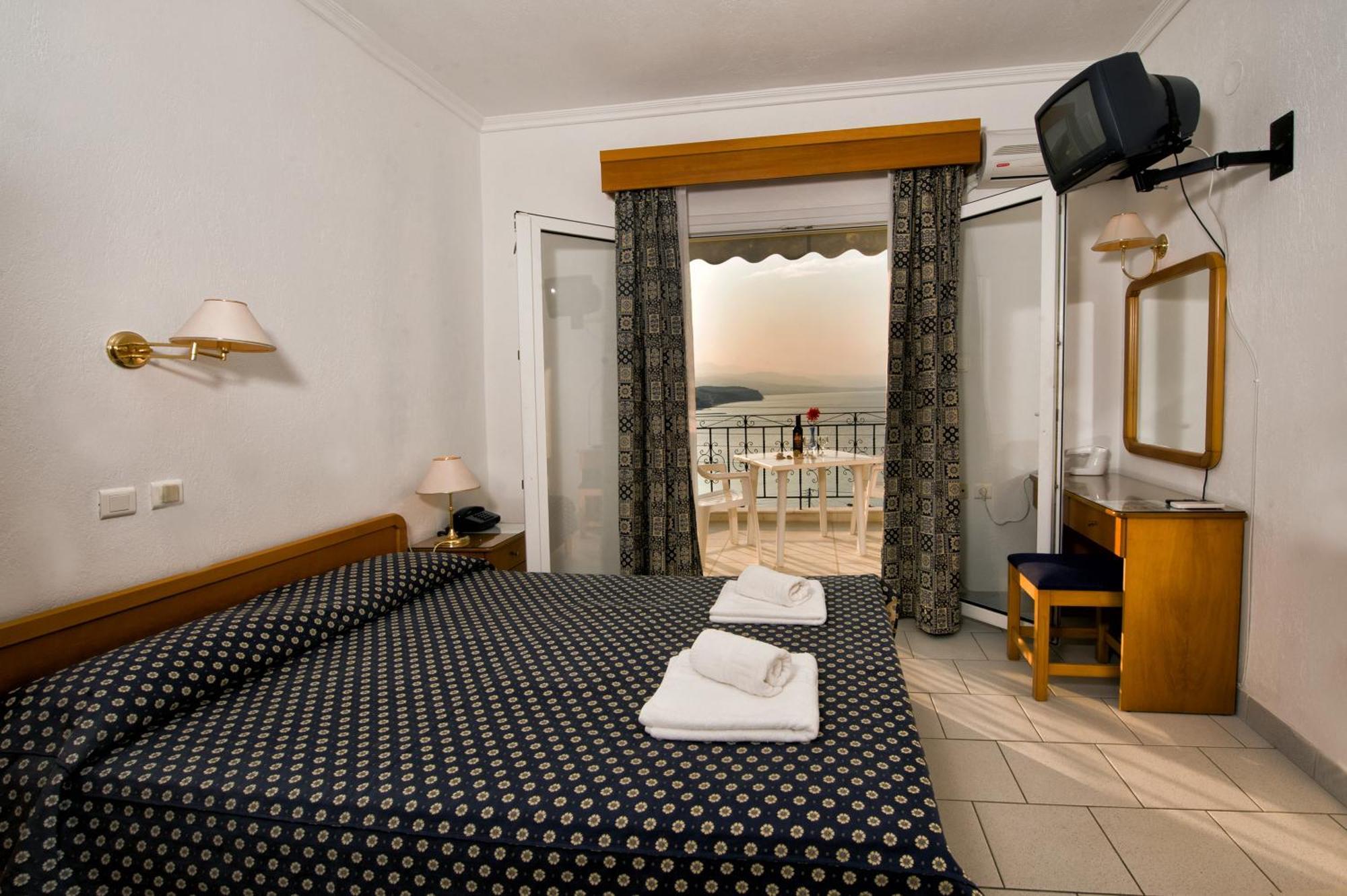 Lazaridis Luxury & * Nea Roda