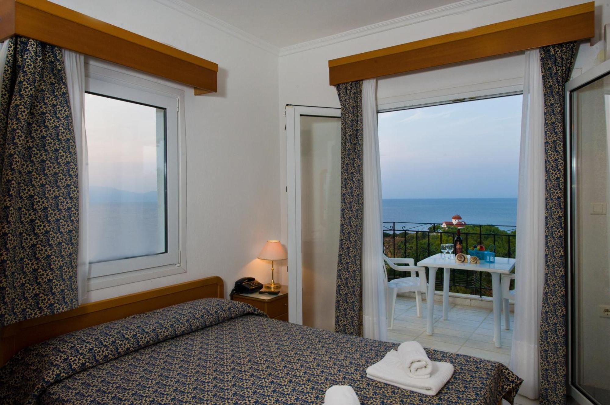 Lazaridis Luxury & * Nea Roda