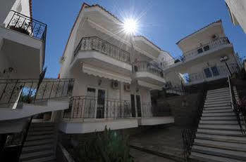 Lazaridis Luxury & Apartment Nea Roda