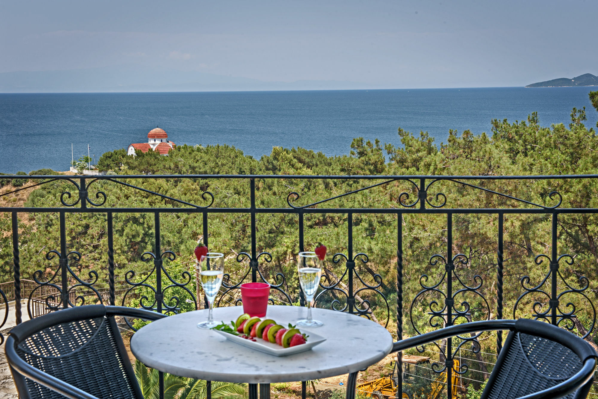 Lazaridis Luxury & * Nea Roda